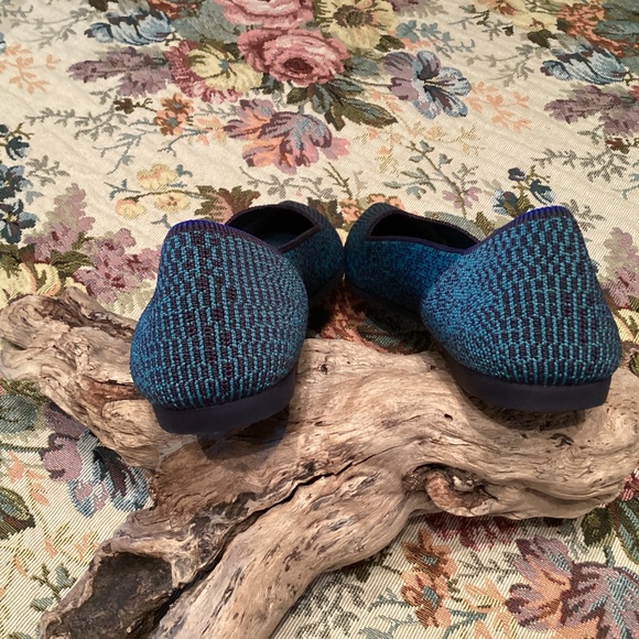 Retired Rothys Teal Python Point Flats Size 6.5 EUC - Picture 4 of 7